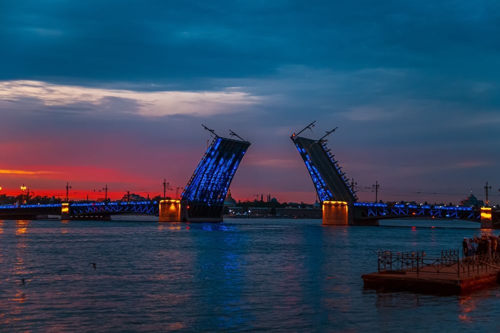 Разводка Дворцового моста