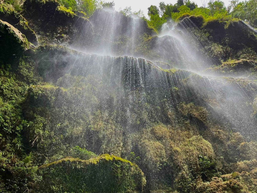 Водопад Tumalog Falls