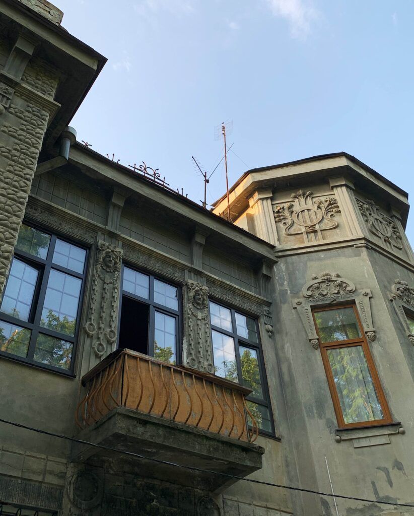 Старинный дом