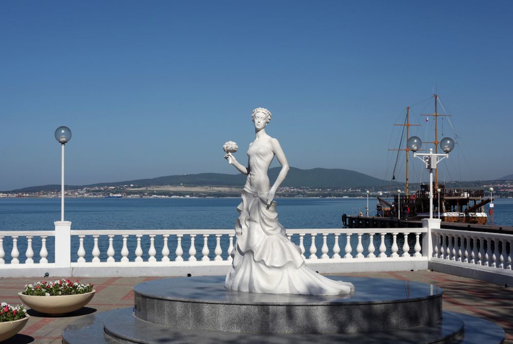 Скульптура на набережной