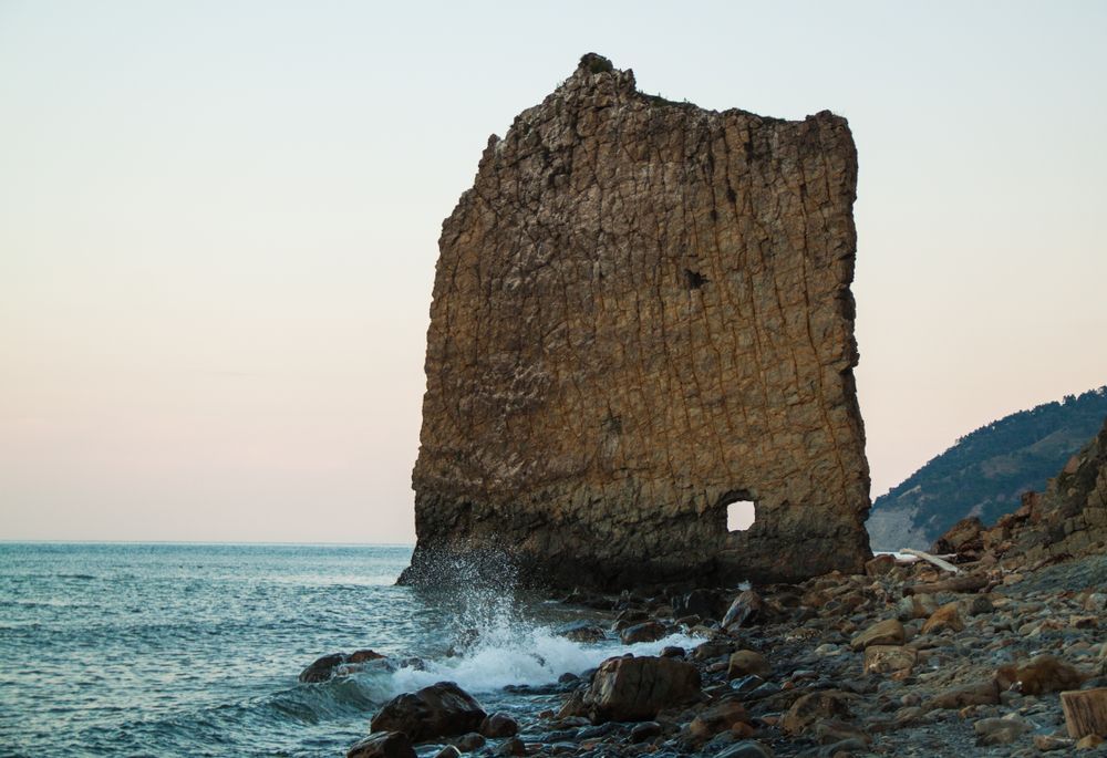 Скала в море