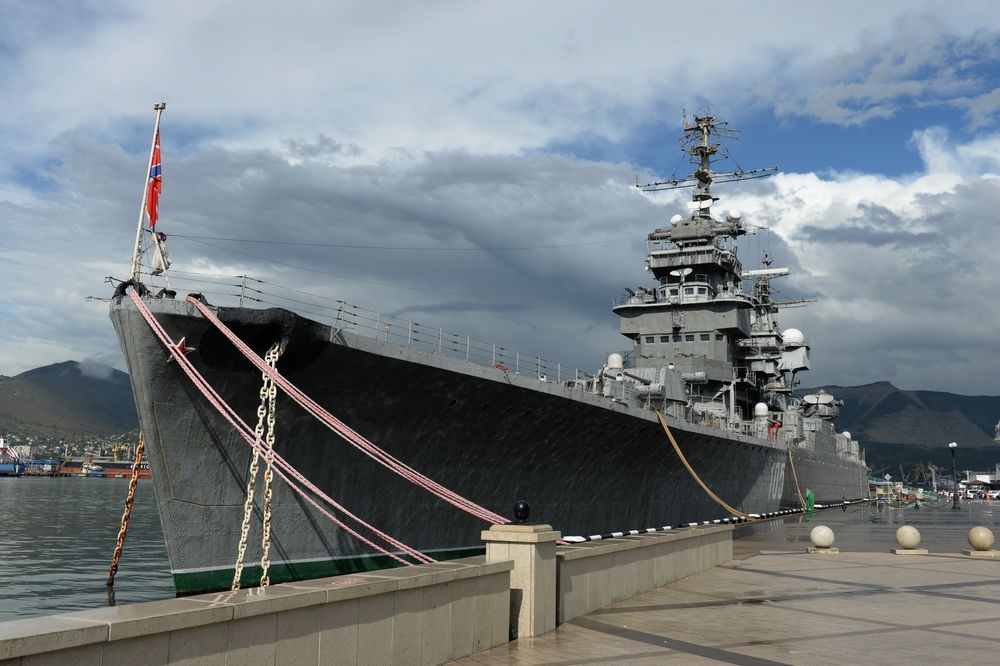 Корабль на причале в Новороссийске