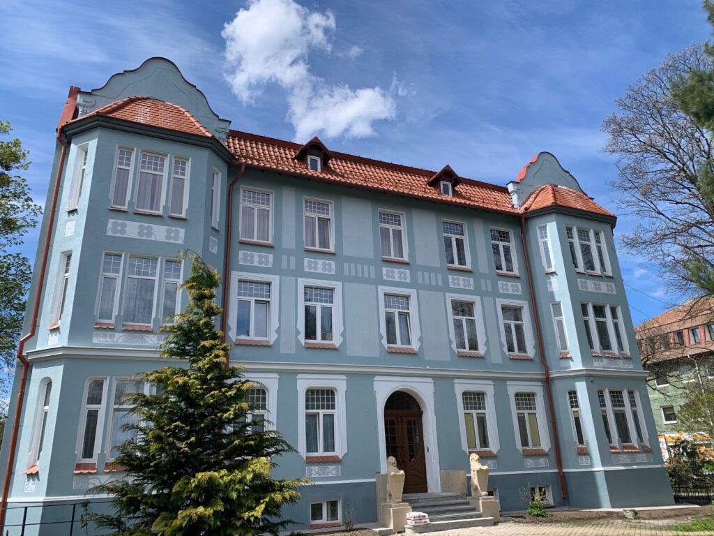 Вилла светло-серого цвета