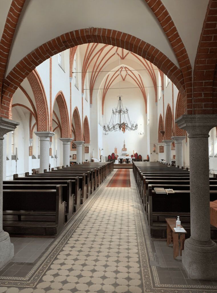 Внутри кирхи