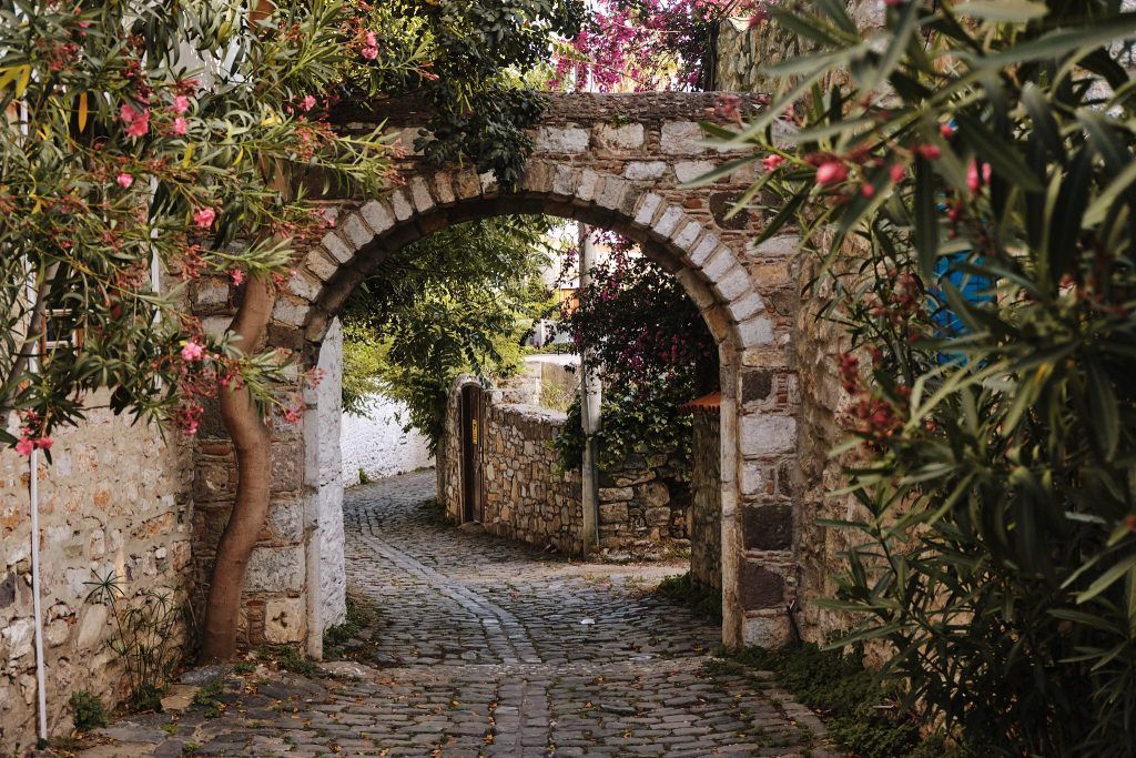 Арка на улице Satay Sokak, Бодрум