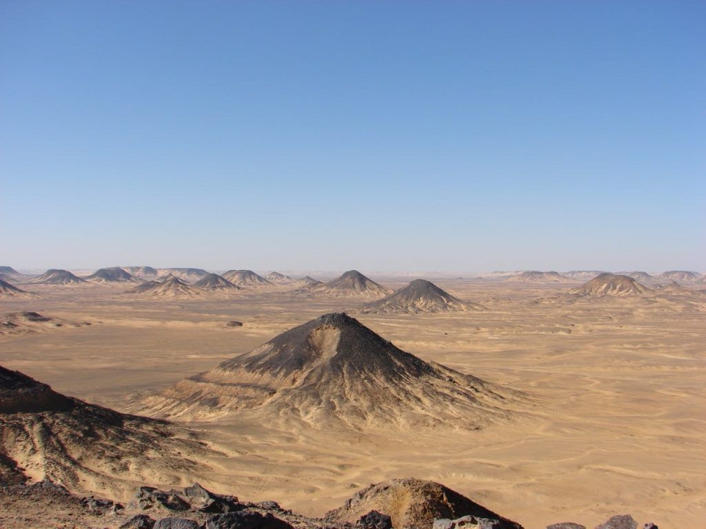 Скелеты китов и Чёрная пустыня: куда не возят туристов в Египте