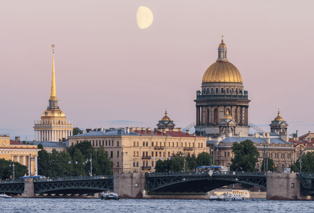 Не только Зимний: какие дворцы посмотреть в Санкт-Петербурге
