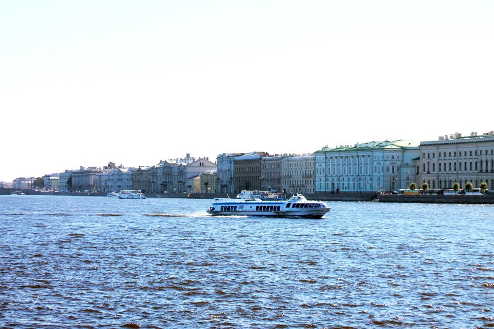 Вид на Дворцовую набережную