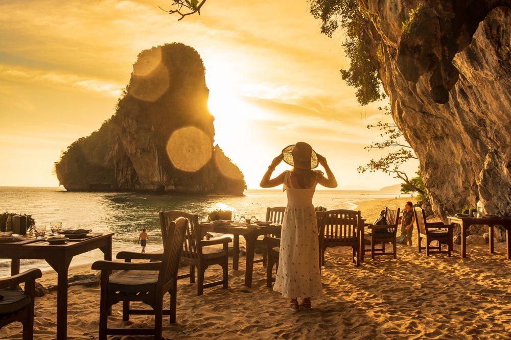 Ресторан Grotto на пляже Phranang Beach