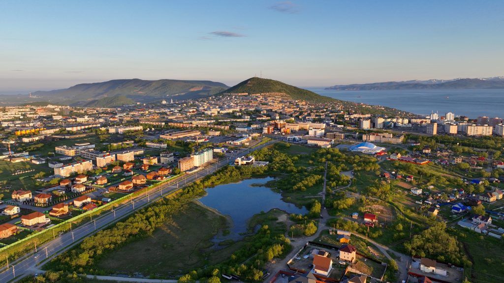 Вид на П-Камчатский, сопку Мишенную и Авачинскую бухту