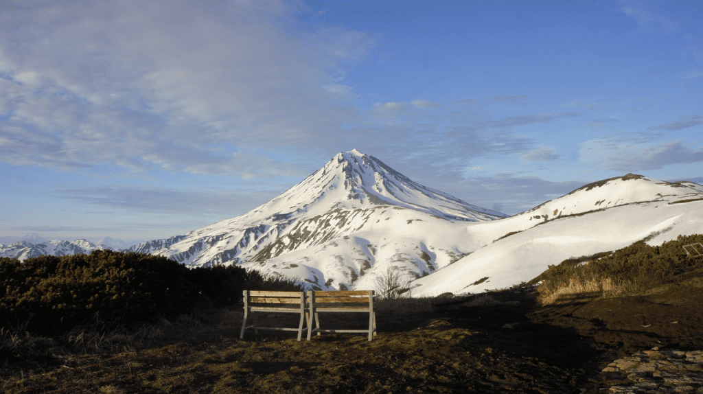 Заснеженный вулкан Вилючинская сопка