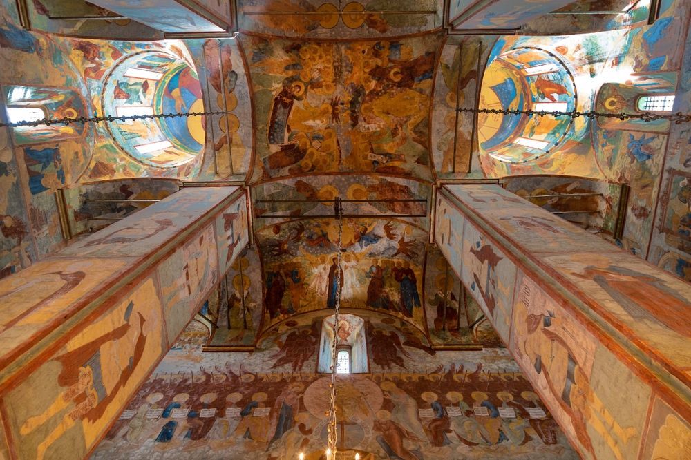Фрески в церкви