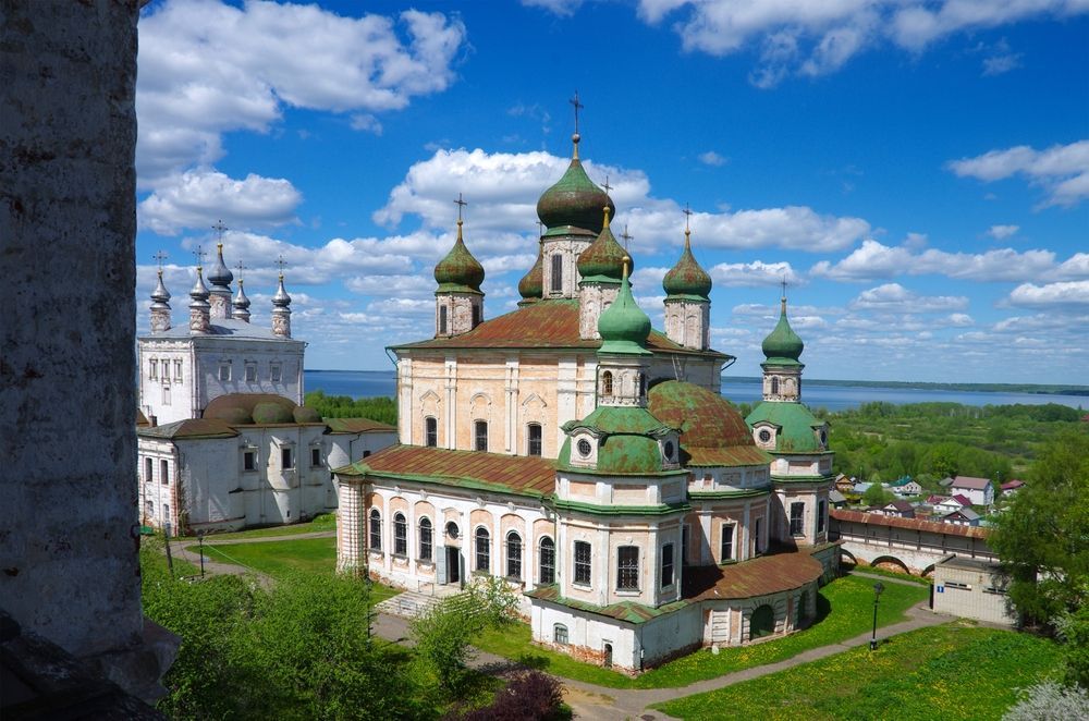 Вид на монастырь