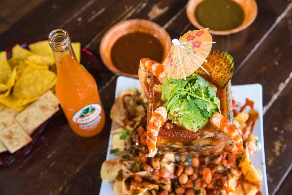 Тостада с креветками