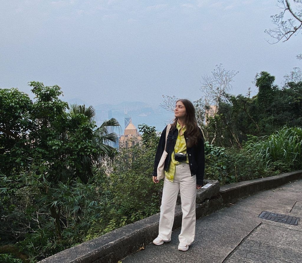 Девушка в Гонконге