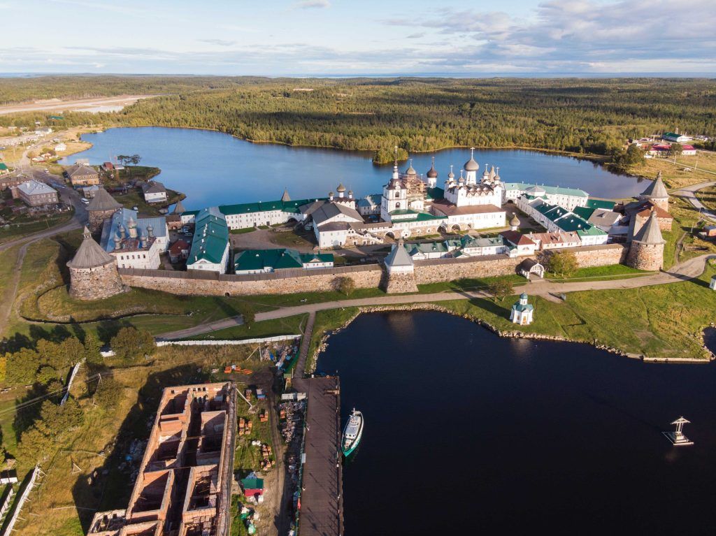 Обители монахов, тюлени и лагерные бараки: что посмотреть на Соловках