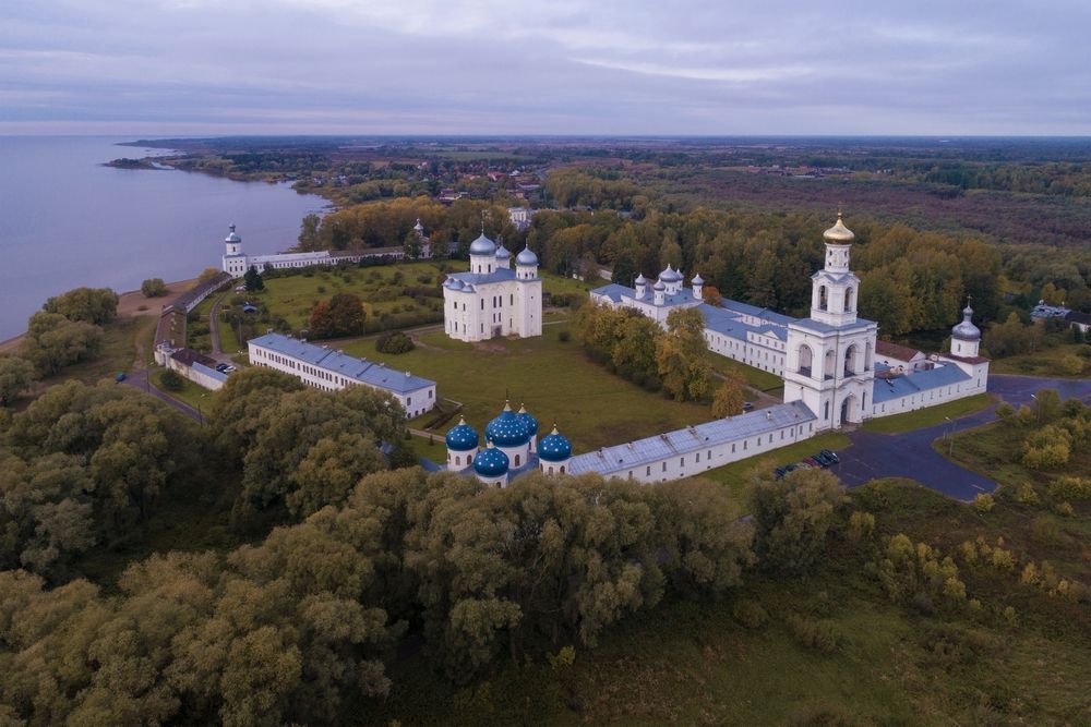 Монастырь в Новгороде