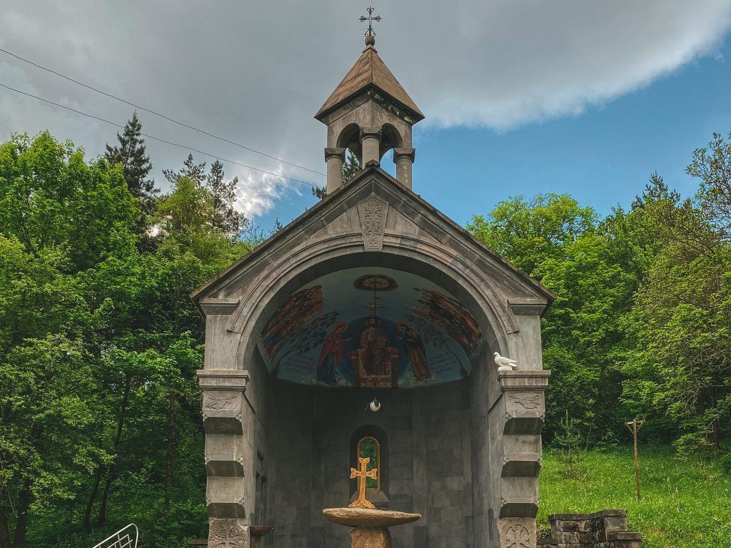 Часовня в горной Армении