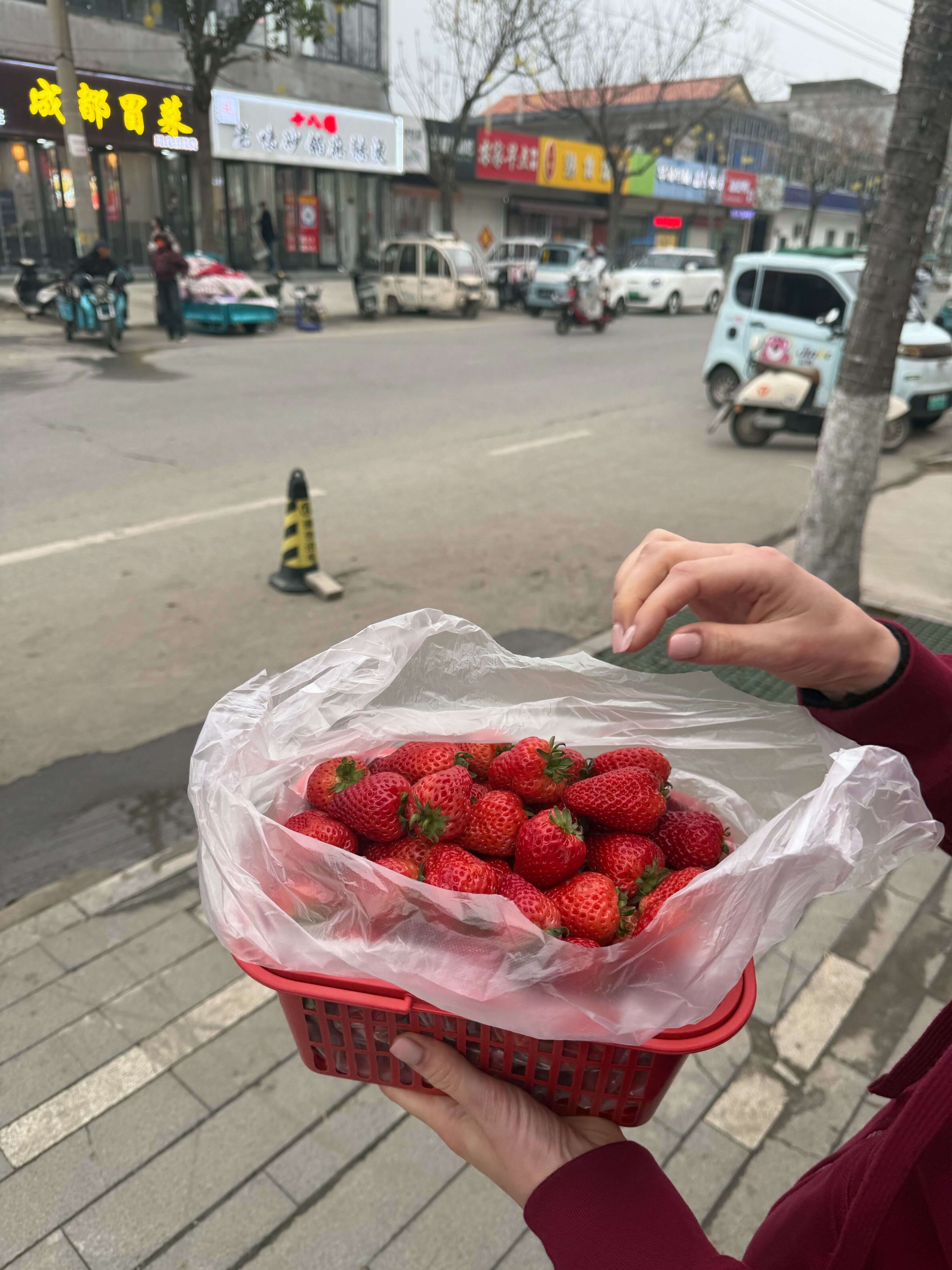 Клубника за 200р за 2кг.jpg