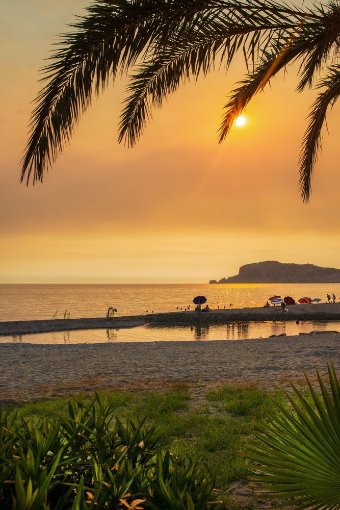 Закат на пляже в Аланье, Турция