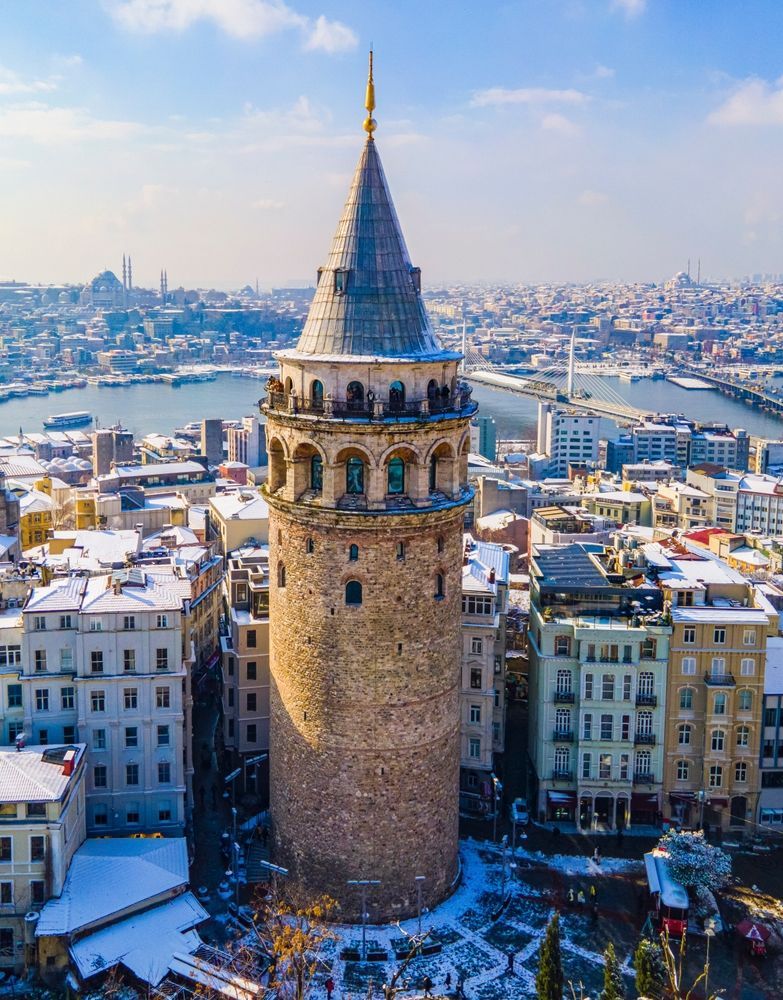Галатская башня в Стамбуле зимой