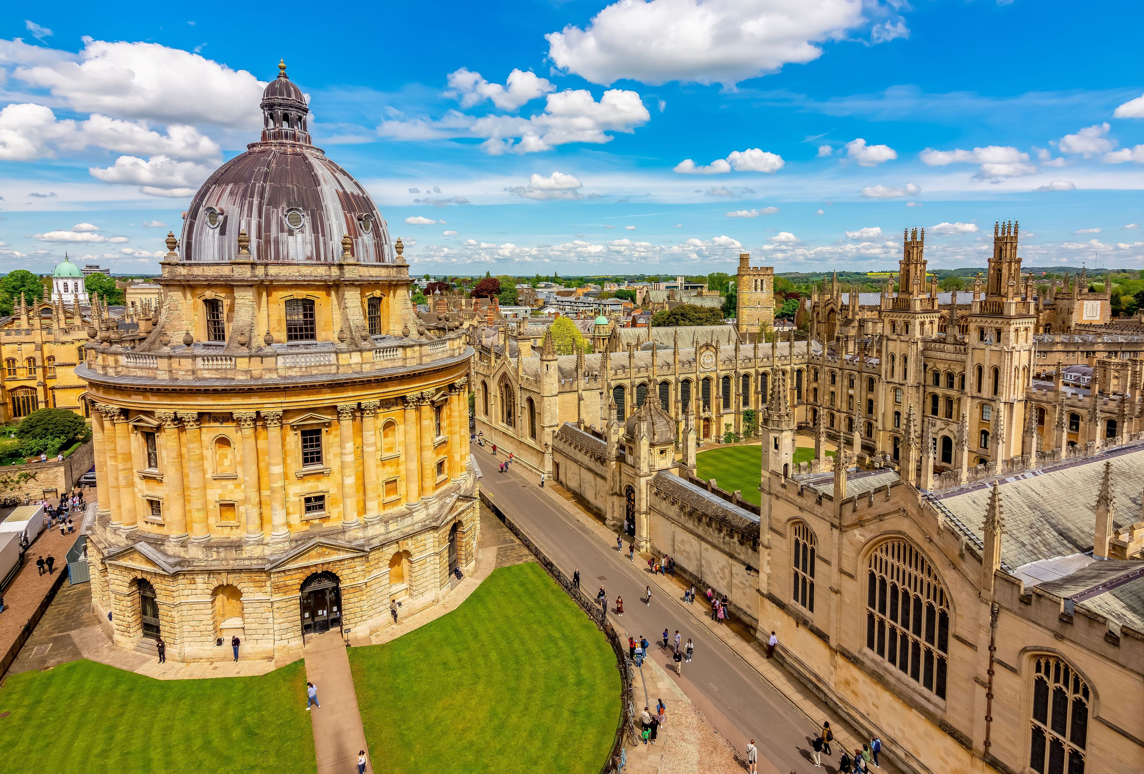 shutterstock_2530090929 (1) (1).jpg