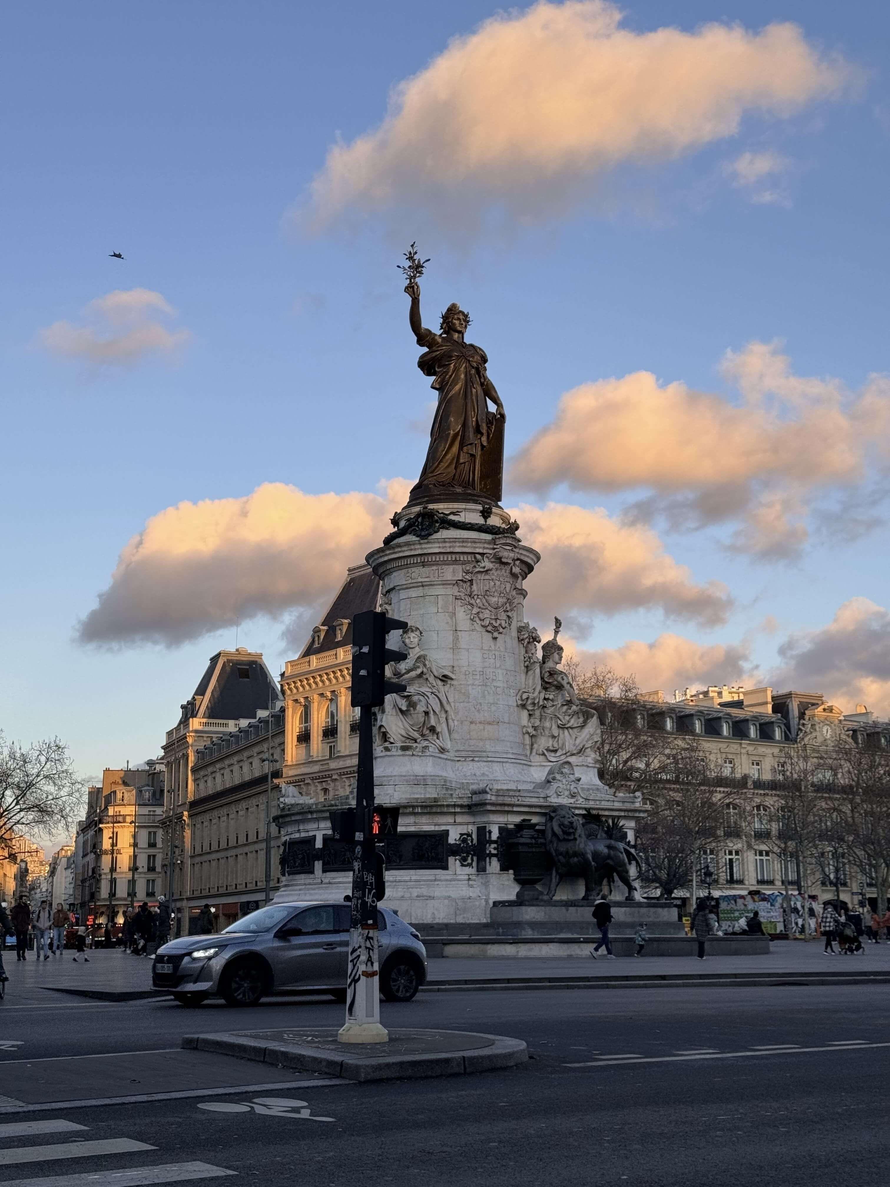 place de la république.jpg