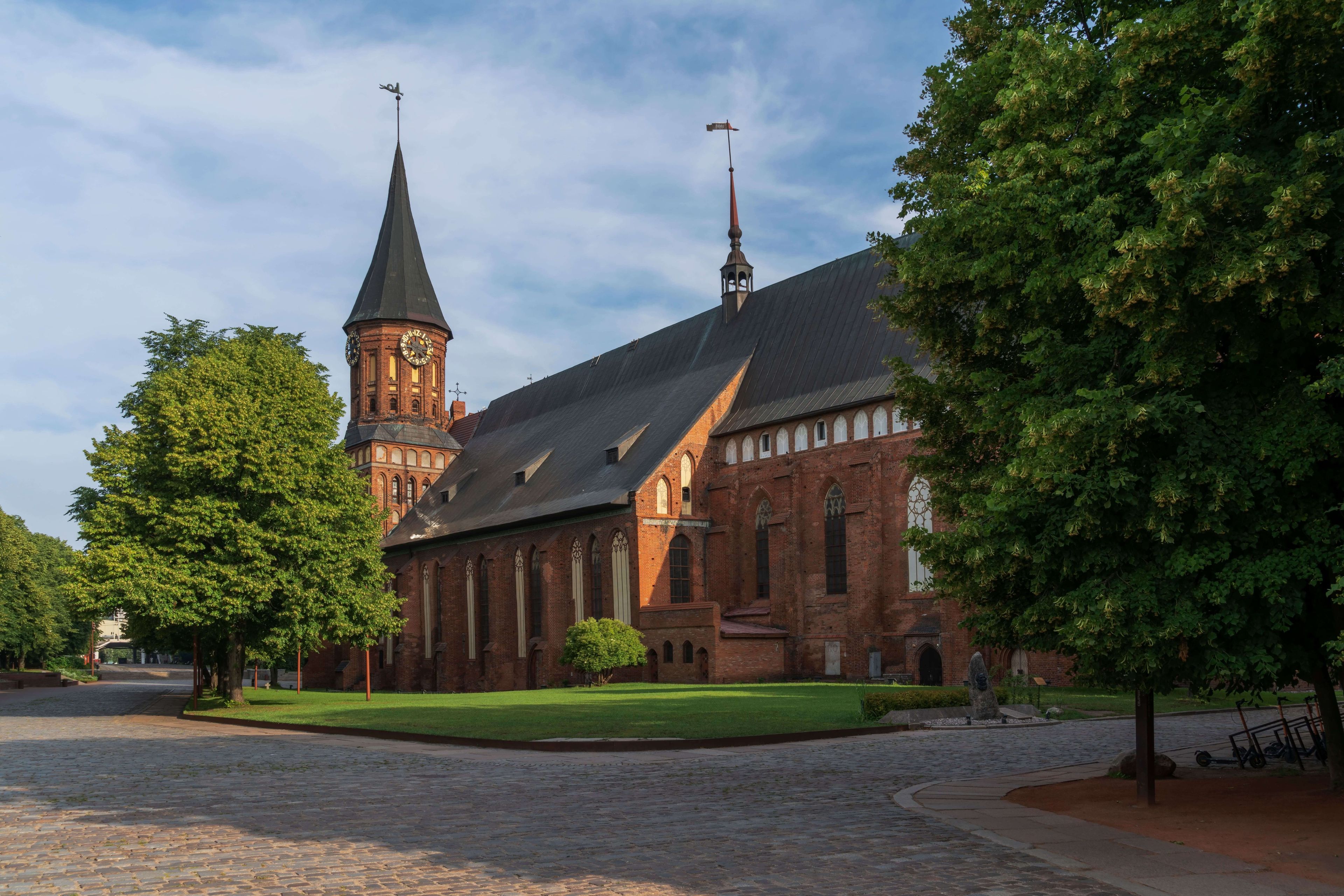 shutterstock_2188776147-2-2.jpg