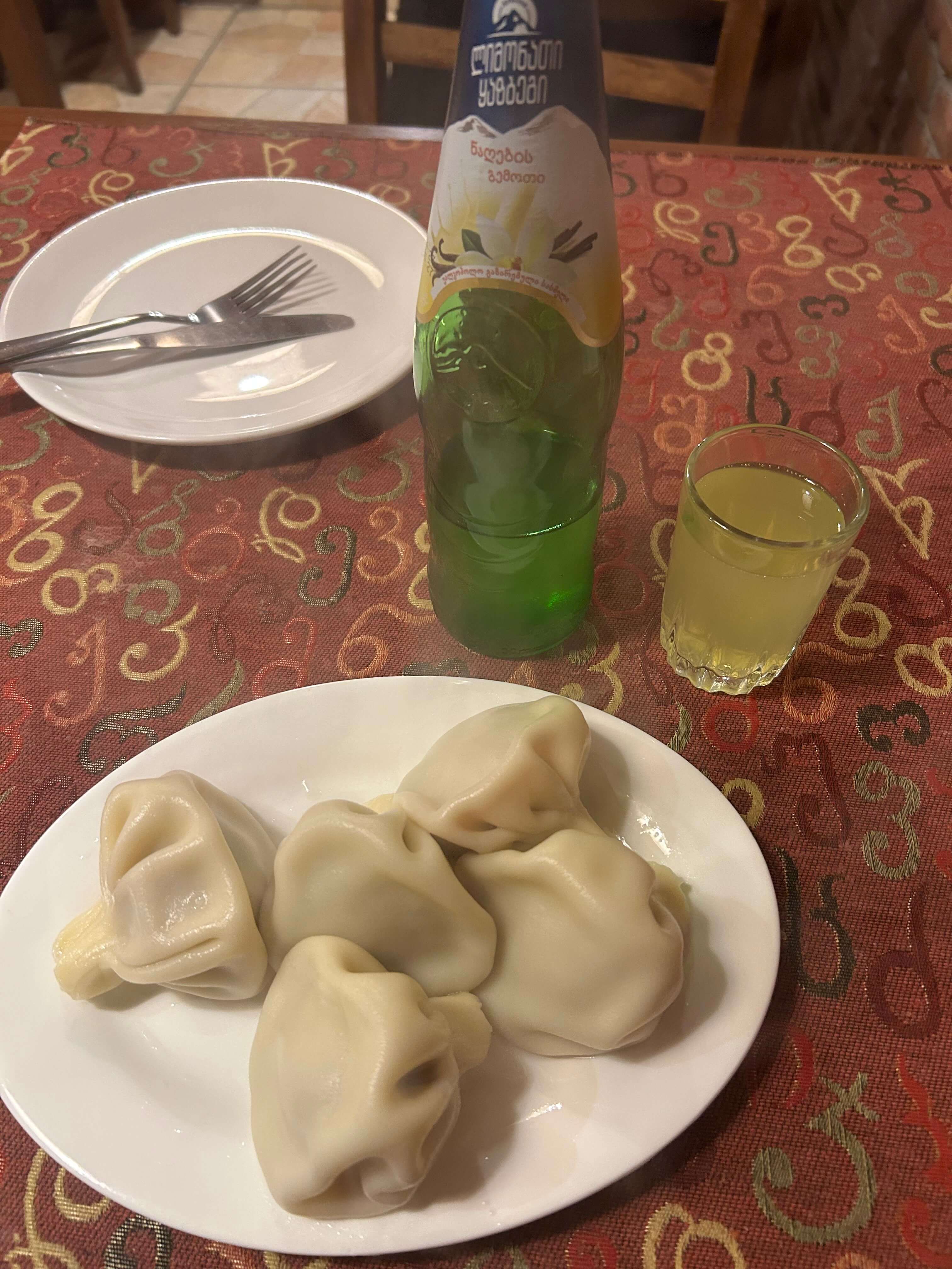 Тбилиси_(кафе_Рача)_(1).jpg