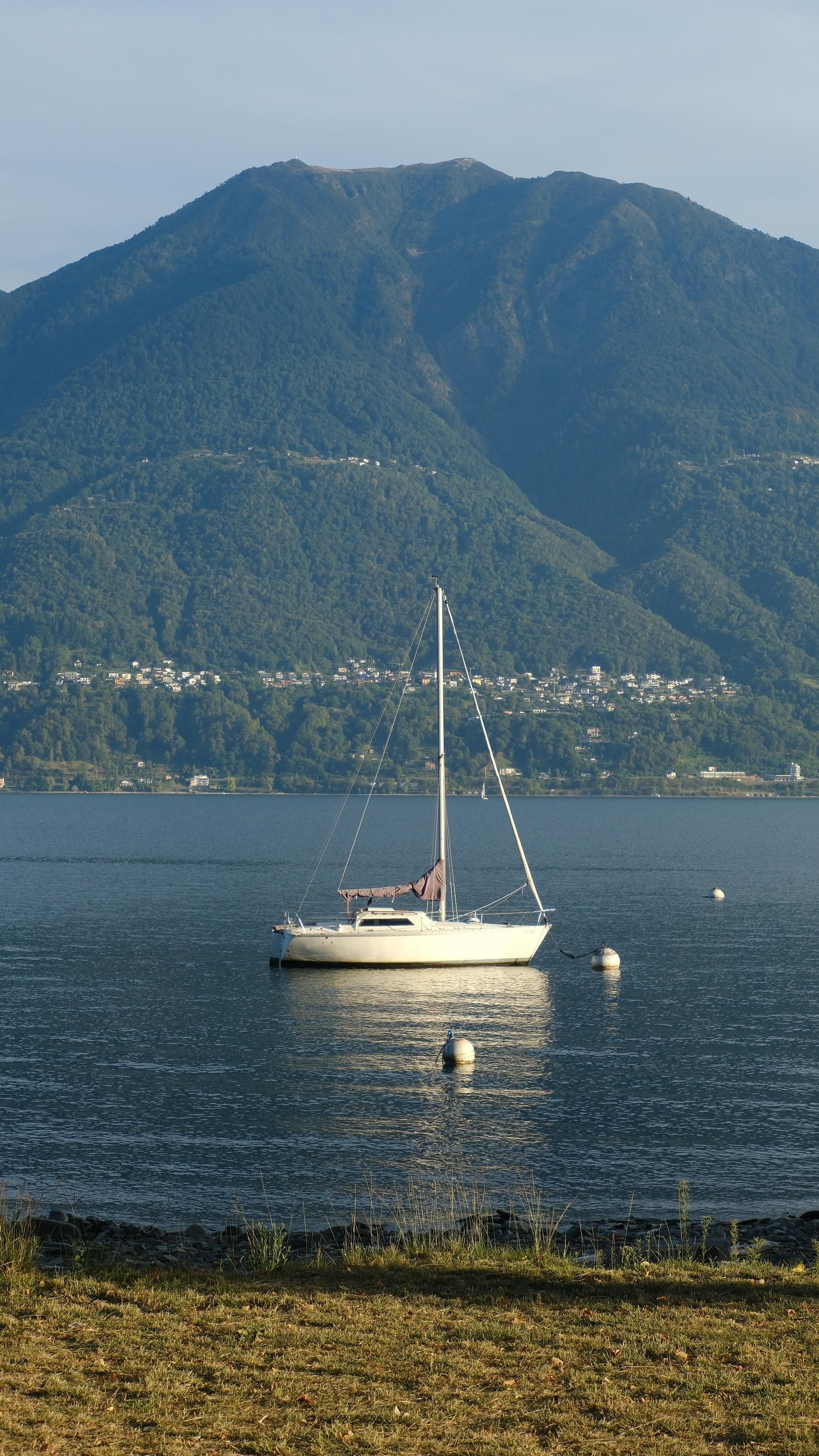 01-sailboat-lake-maggiore.jpg