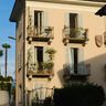 02-lakeside-house-balconies.jpg