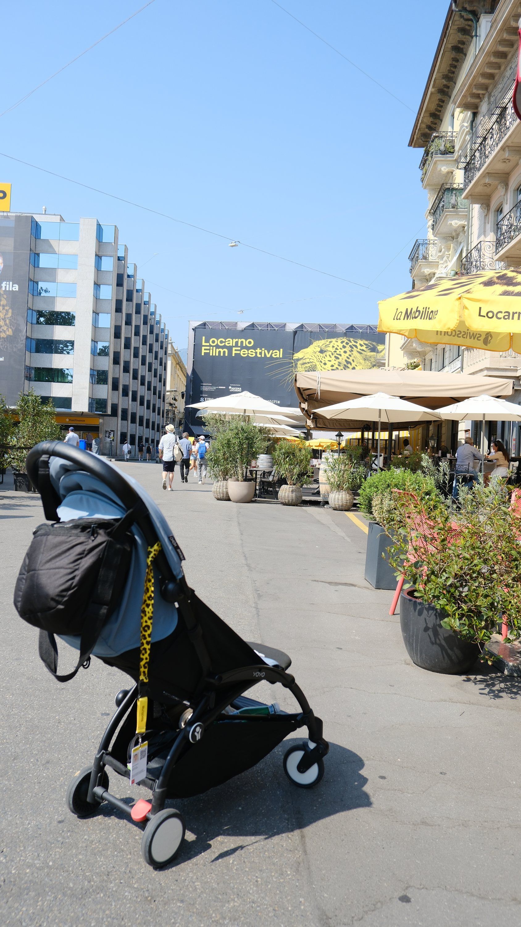 09-stroller-festival-street.jpg