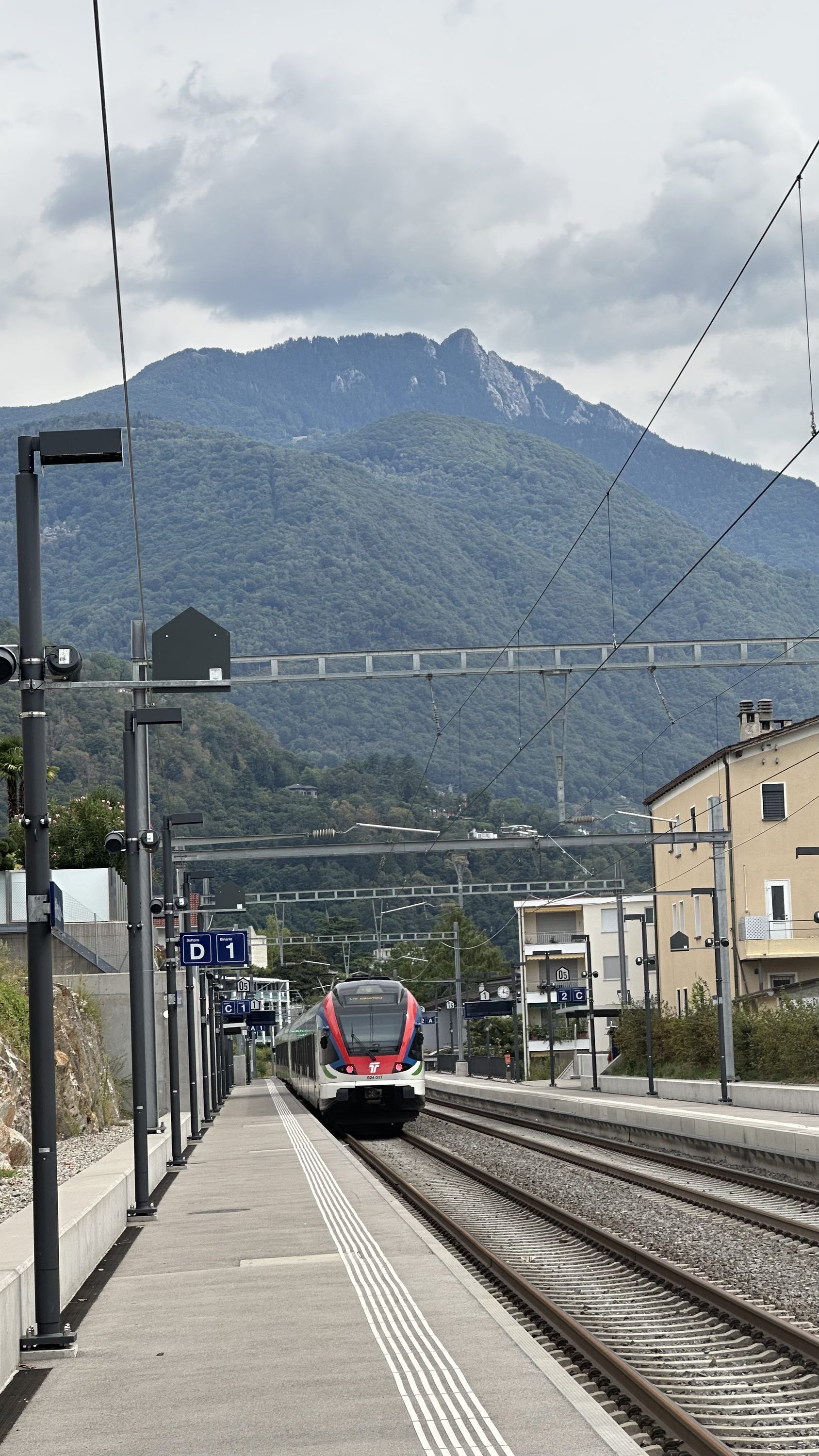 14-train-station-platform.jpg