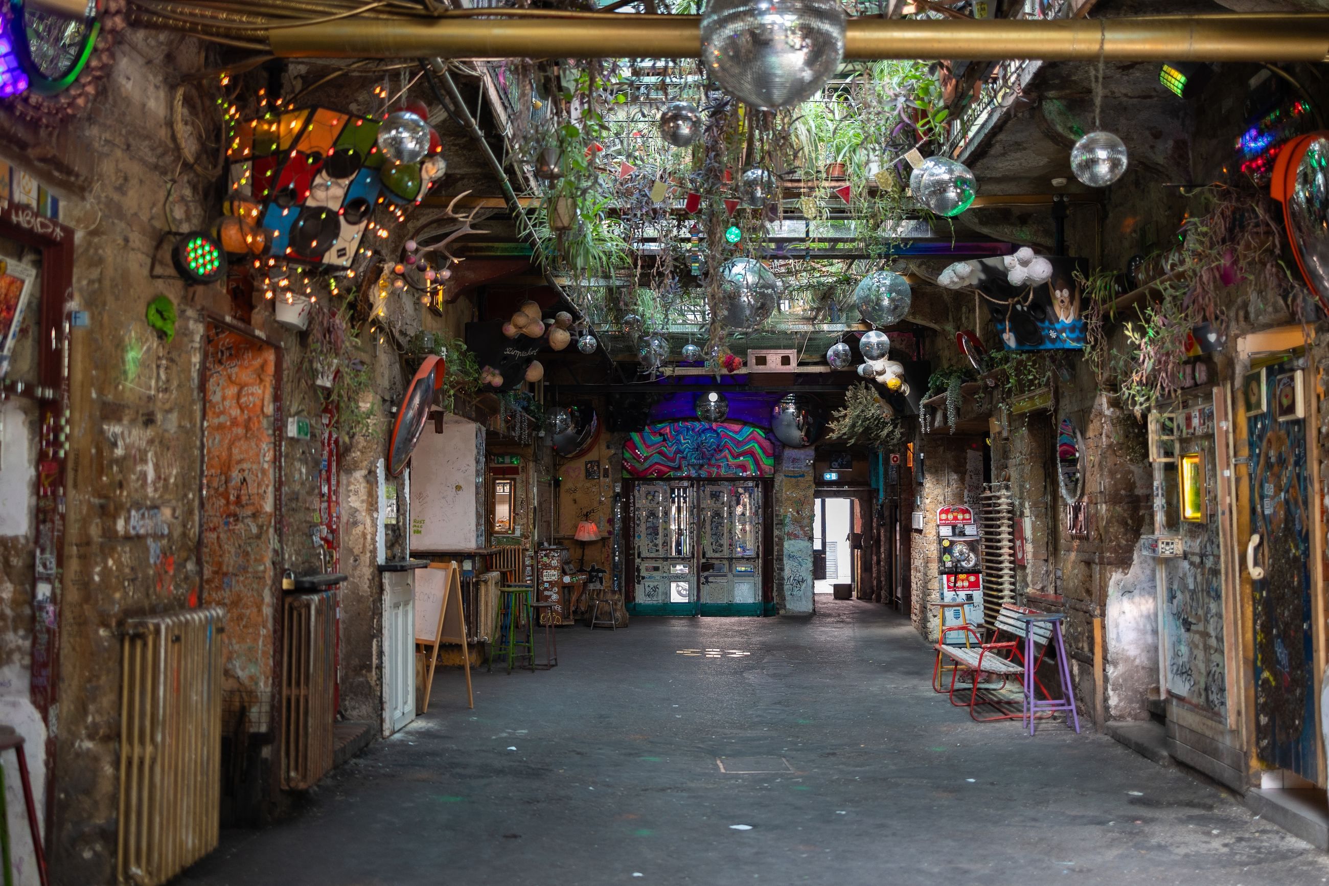 budapest-ruin-bar.jpg