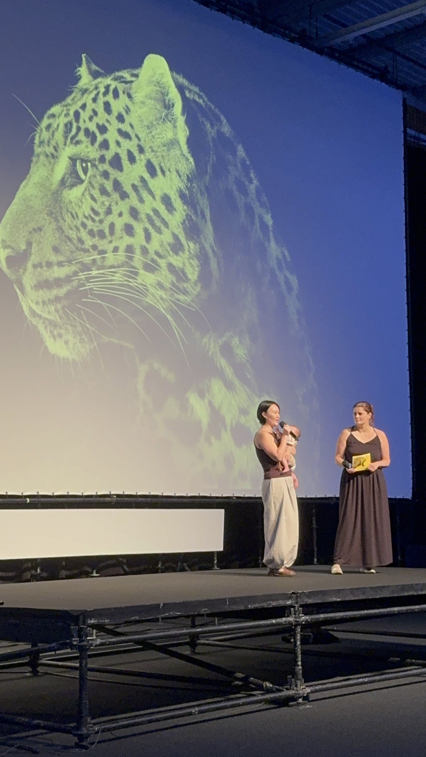 leopard-presentation-stage.jpg