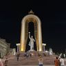 02b Памятник Исмаилу Самани вечером.jpg