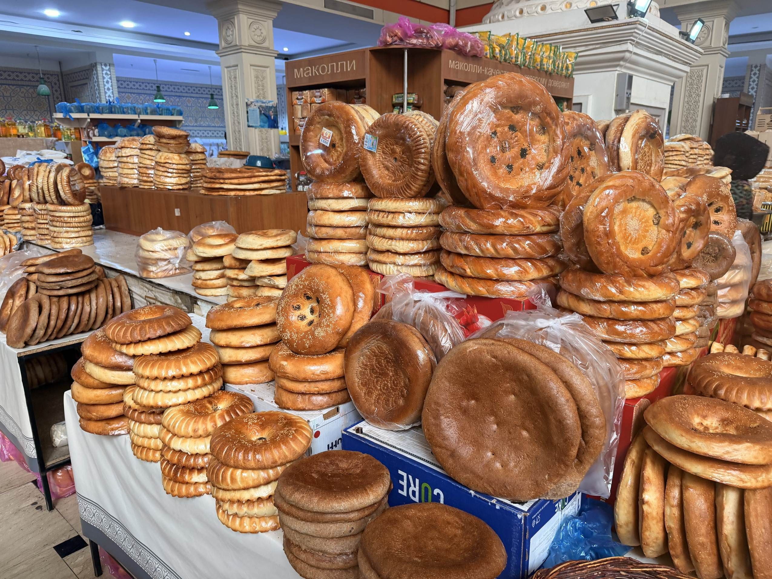 07b Лепёшки на рынке Мехргон.jpg