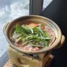 09a Сябу-сябу — мясо и овощи варят в бульоне прямо за столом.jpg