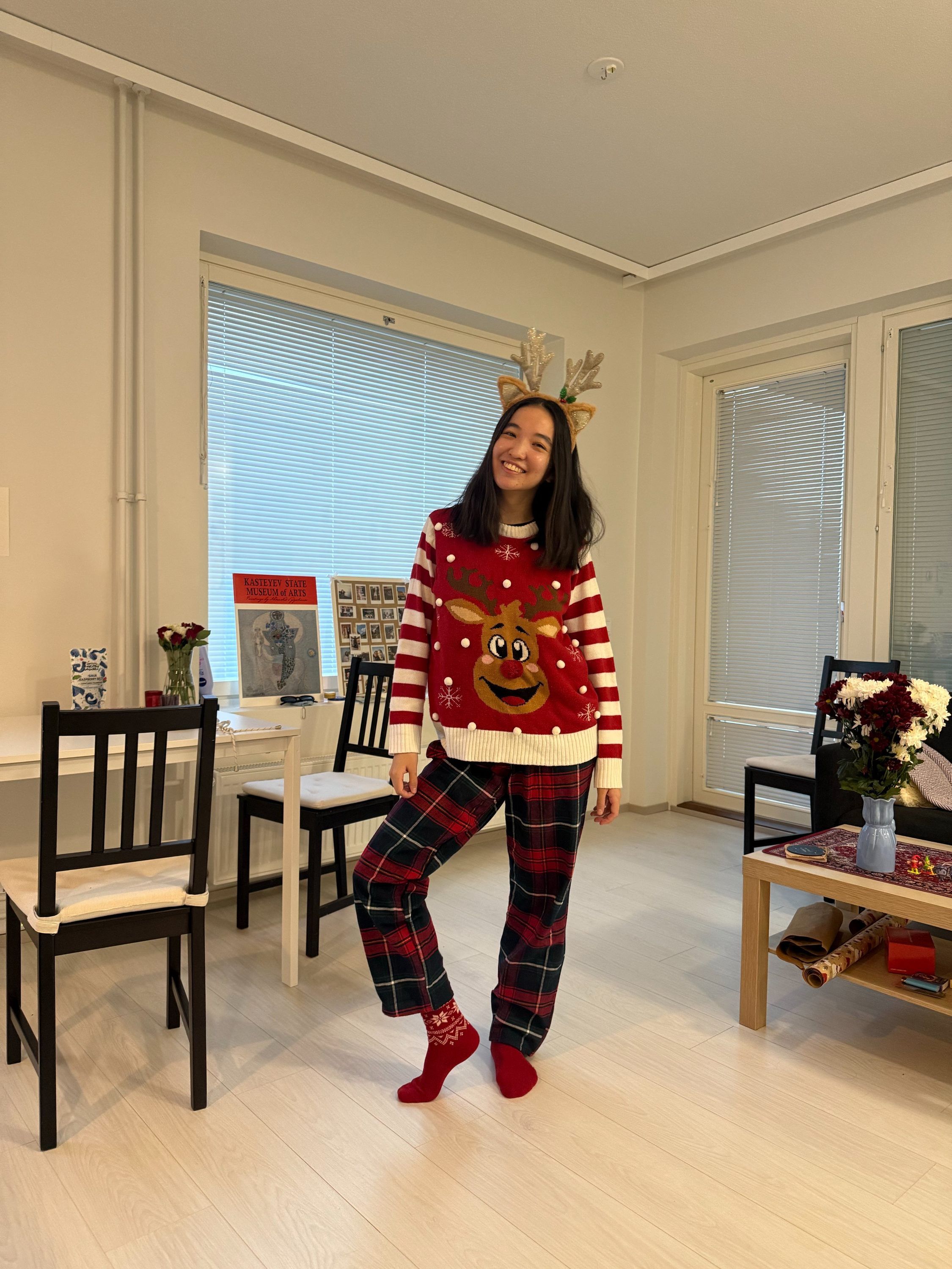 christmas-sweater-home.jpg