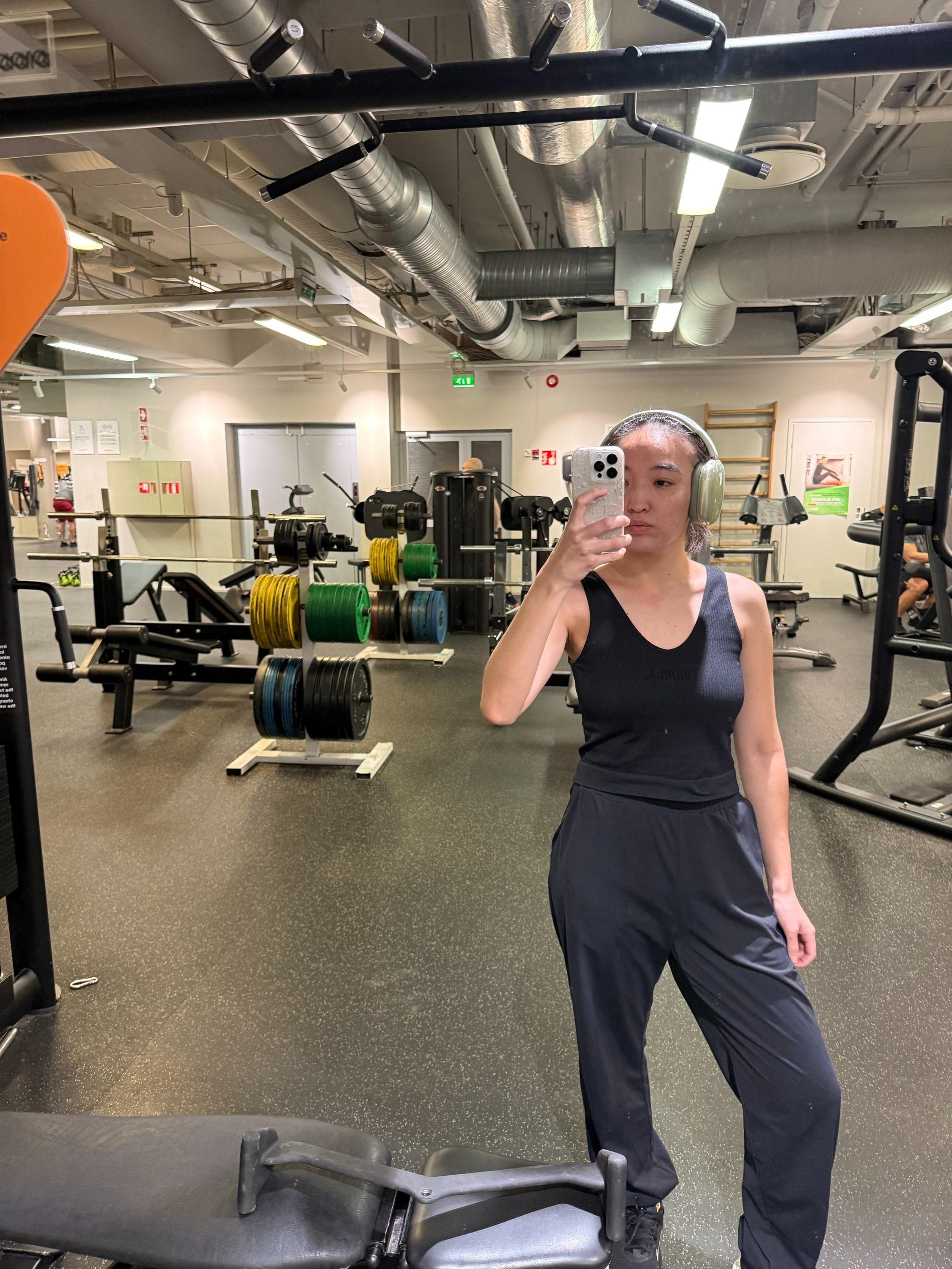 gym-mirror-selfie.jpg