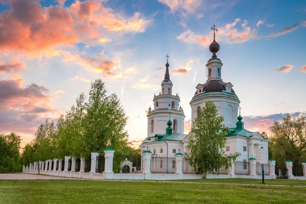 Церковь на закате