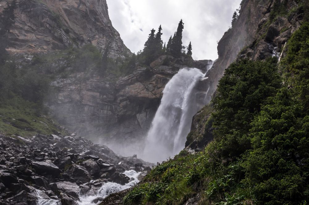 Водопад в Кыргызстане