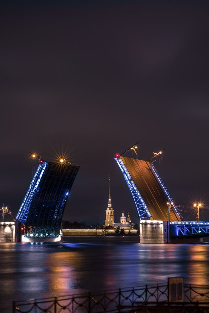 Развод мостов в Петербурге