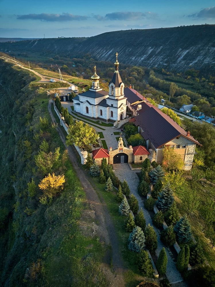 Монастырь в Молдове