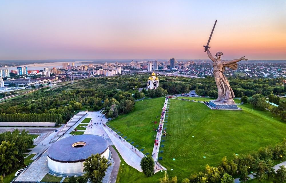 Мамаев курган в Волгограде на закате