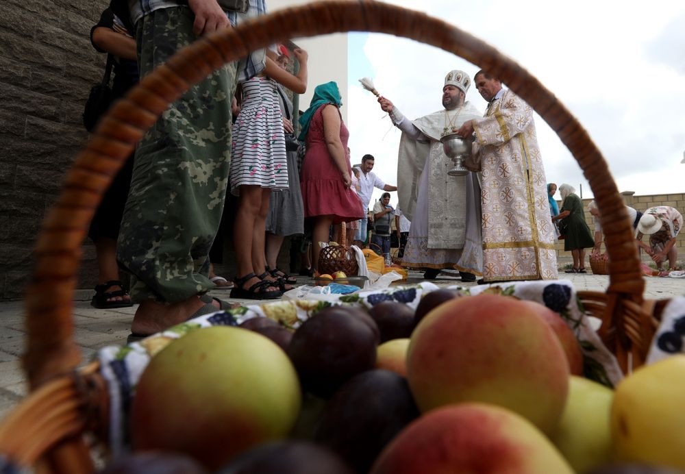 Служба в церкви на Яблочный Спас