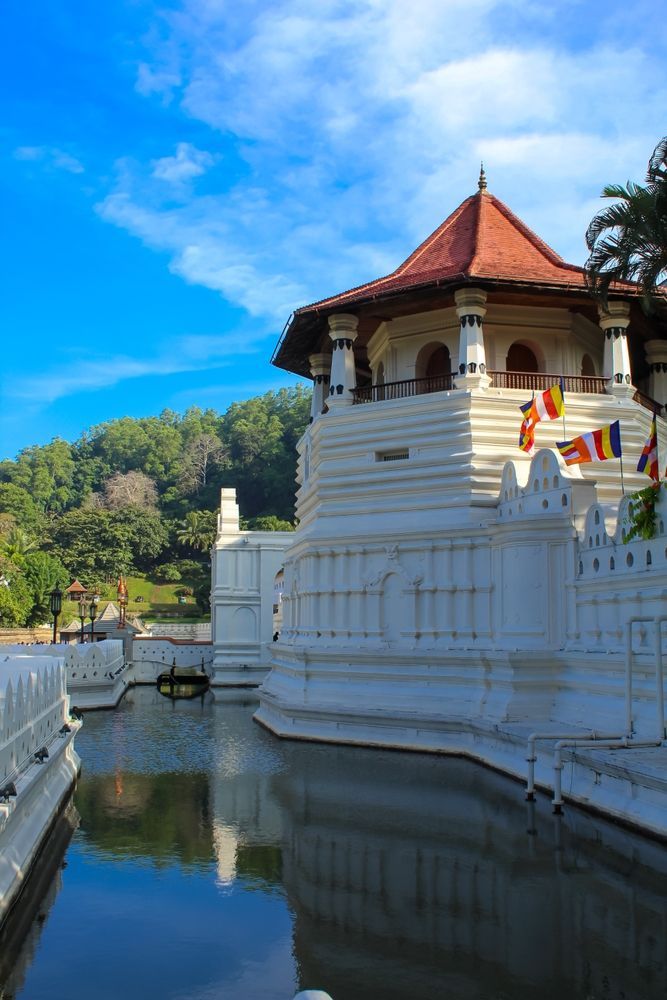 Храм Зуба Будды в Канди, Шри-Ланка