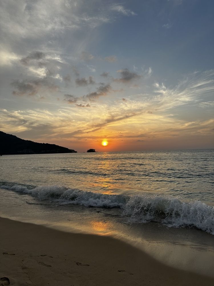 Закат на пляже на Пхукете