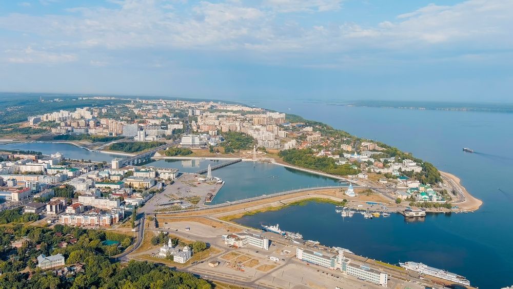 Вид на город и реку