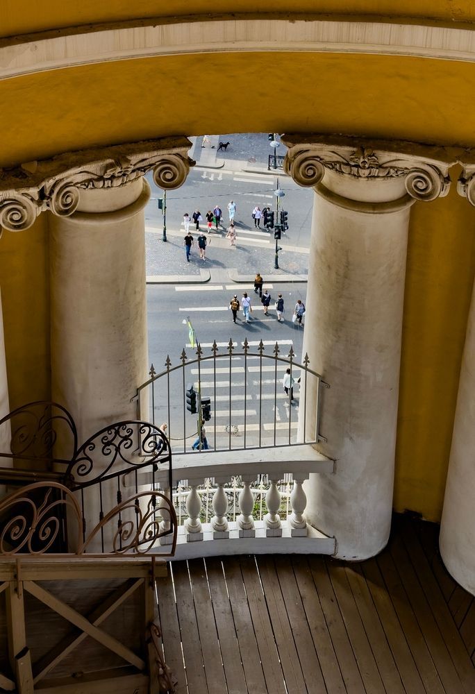 Вид из окна дома в Петербурге